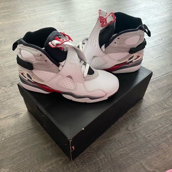 Jordan Retro 8 (GS) 4.5y  White/Red/Gray (bugs bunny) - Picture 2 of 6